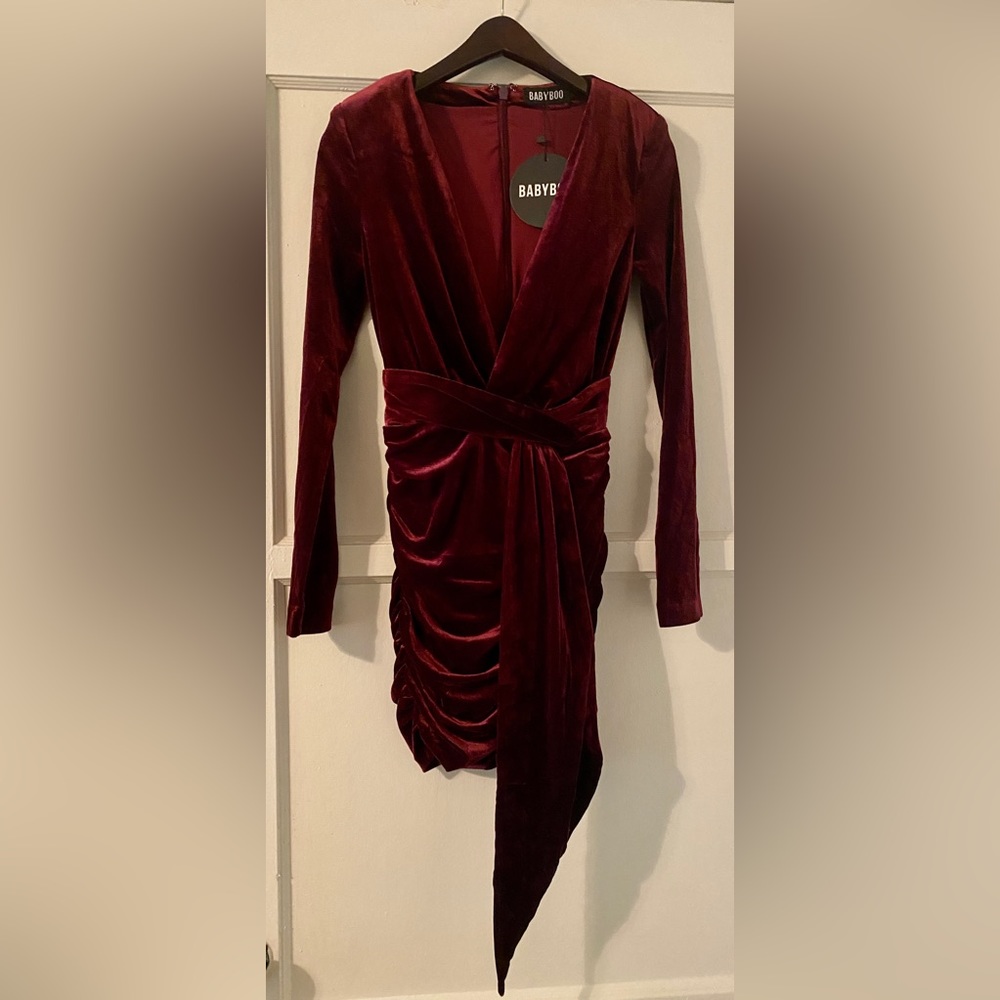 Soft crushed velvet dress in burgundy.